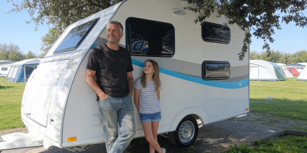 Minicaravana compacta preparada para una escapada de fin de semana