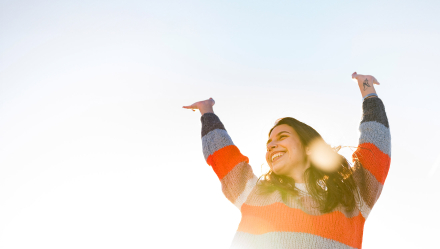 Mujer feliz de vacaciones