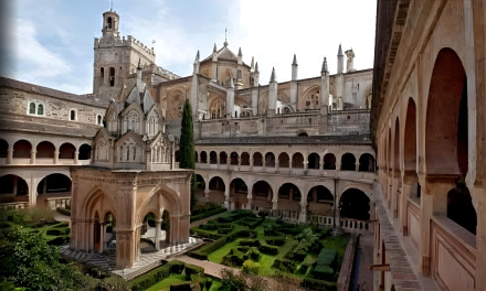 Fachada del Real Monasterio de Santa María de Guadalupe en Cáceres.