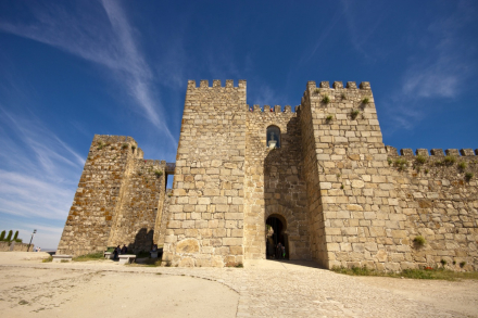 Un paseo por Extremadura en mini caravana. Castillo de Trujillo con vistas panorámicas de la ciudad y alrededores.