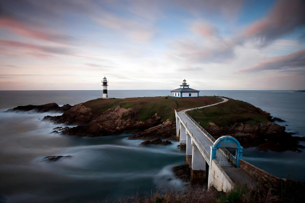 Faro de Isla Pancha en la ría de Ribadeo, Lugo.