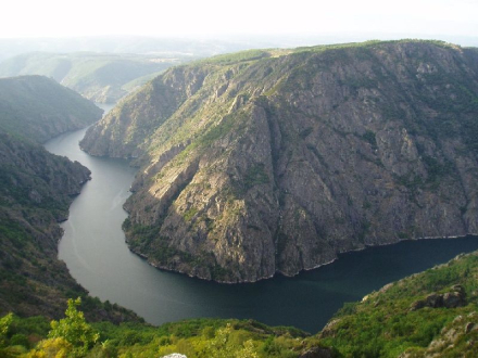 Pasarelas de madera en el Cañón del Río Mao, Ribeira Sacra.