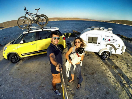 Viajar en pareja con una mini caravana