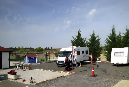 ¿Dónde estacionar y pernoctar con una mini caravana?
