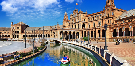 Sevilla en viaje para descubrir Andalucía en mini caravana