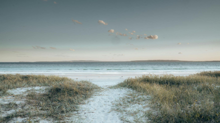 Playa ideal para viajar fuera de temporada en minicaravana