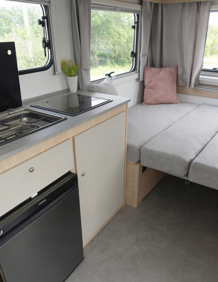 Interior de modelos actuales de Niewiadów N126 dentro de la gama MICRAVAN
